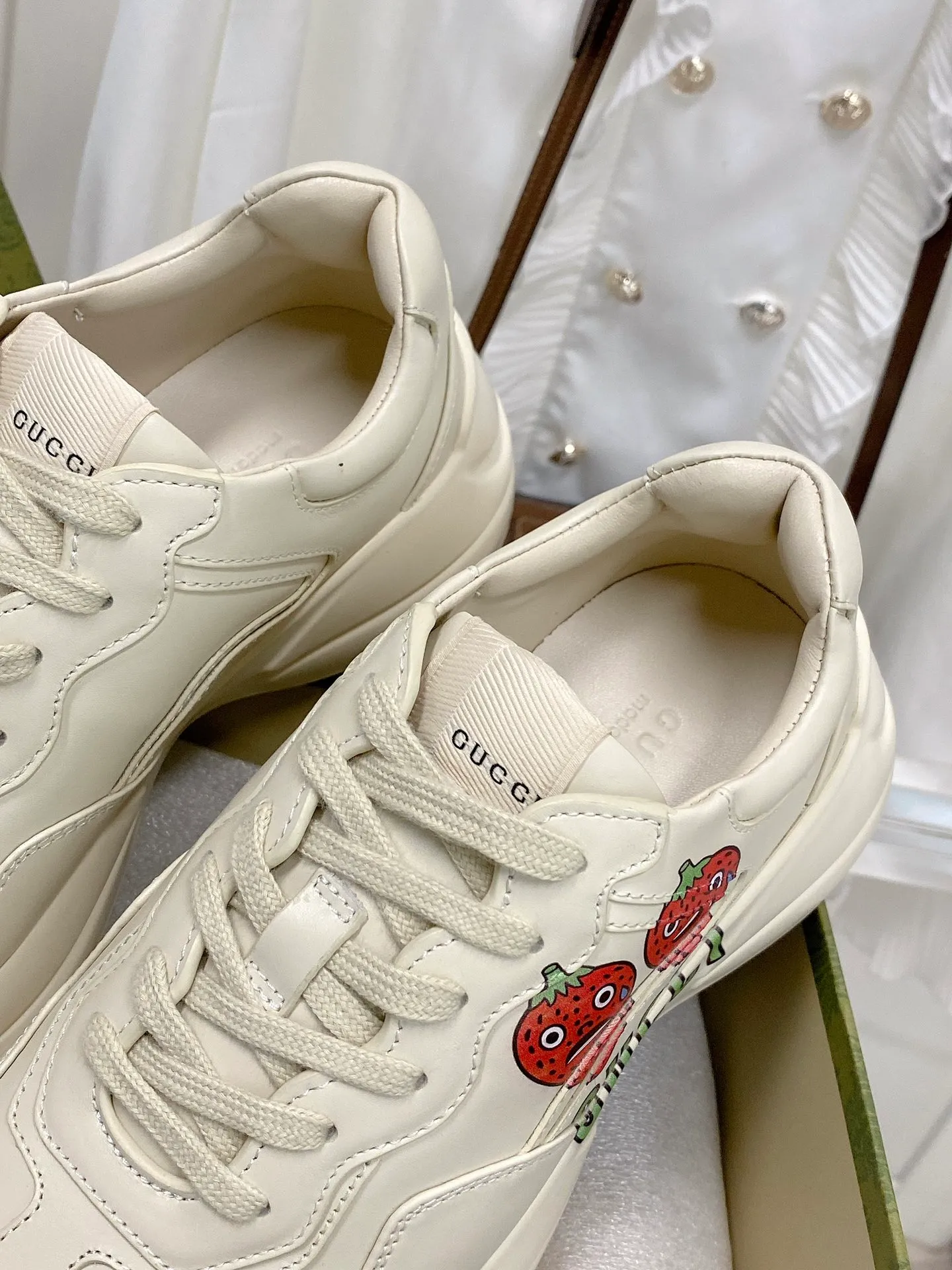 👟👟Ex-factory price 480👟👟 Women's Shoes Factory Upgraded Version 2022 Gucci Gucci top version couple's dad shoes series is new! 🖤 ⚠GG couple’s dad shoes have been popular in recent years; new colors are updated constantly; Gucci has updated new colors in 2022, and our home and counters have new ones at the same time. This classic dad shoe has celebrities and Internet celebrities Anchors and others are sure to plant grass and call ❤ Classic fashion style, distressed leather surface, 5D drawing printing; mixed surface splicing colors, etc... Original customization (off-white eco-friendly cowhide, first layer of cowhide inside), original outsole... Shiny colorful drawings embellish the sides of the shoe body, old color rubbing, package production technology, 1:1 creation / only to make the best shoes. Size: Women’s 35-45